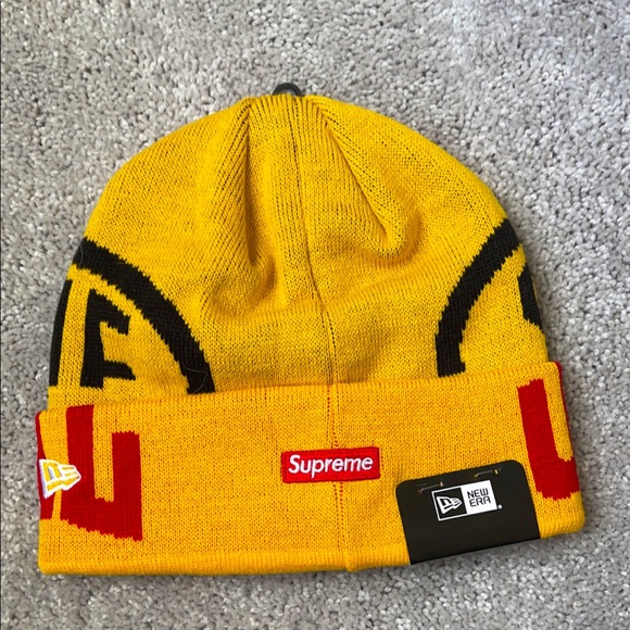 New Supreme Beanie - Picture 1 of 3